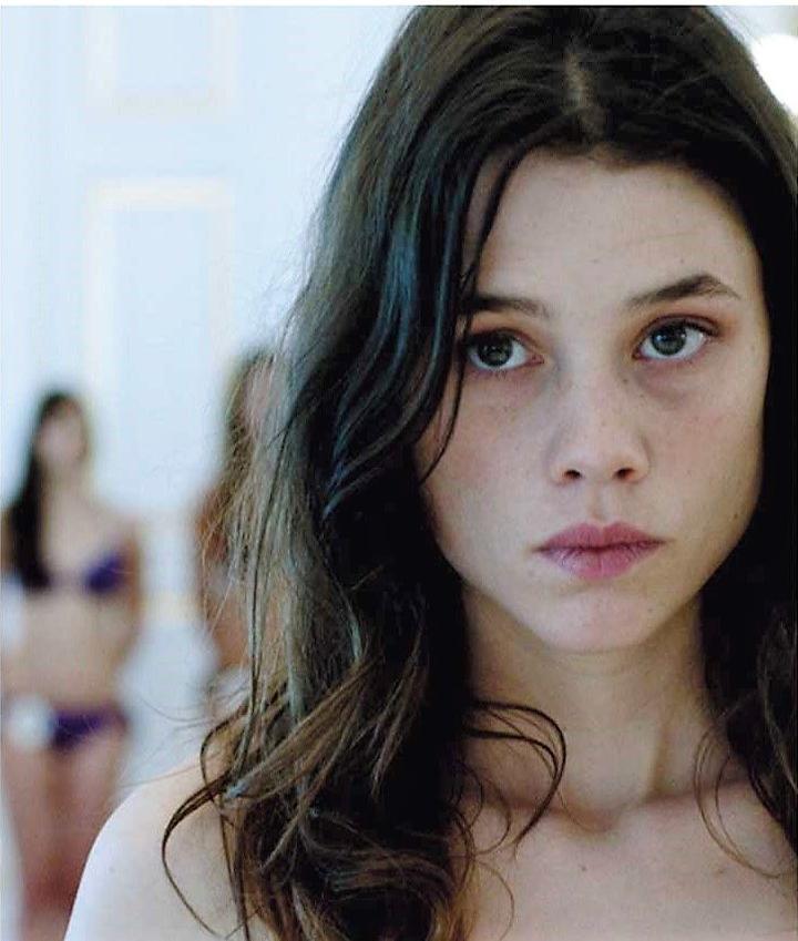 Astrid Frisbey kariera