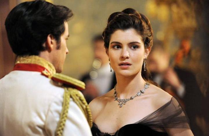 Fenomen seriali kostiumowych