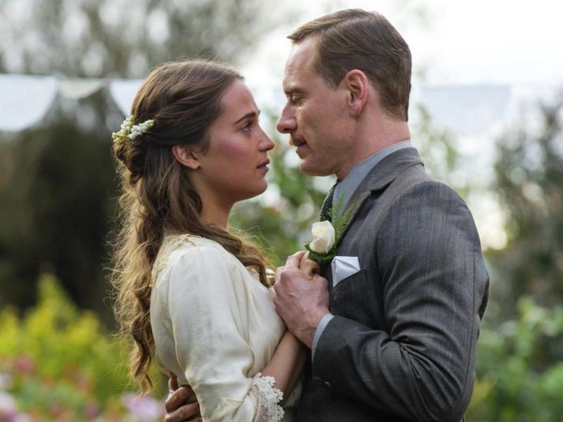 Światło między oceanami – poruszająca opowieść, która wzruszyła miliony serc