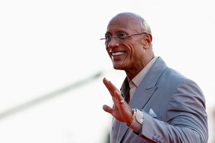 Odkryj wszystkie filmy Dwayne'a Johnsona, które definiują jego karierę